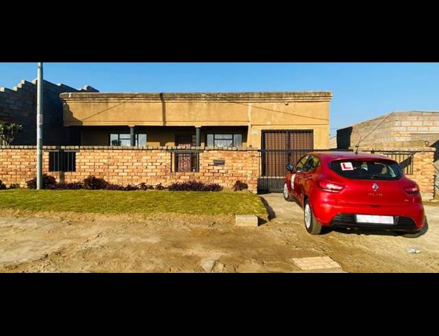 3 BEDROOM HOUSE FOR SALE IN LANGAVILLE